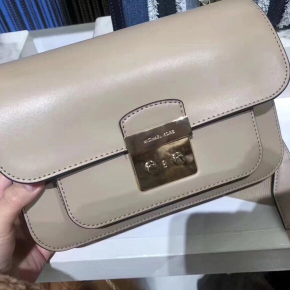 NWT Michael Kora Large Sloan Editor Leather Shoulder Bag in Truffle - Picture 1 of 4